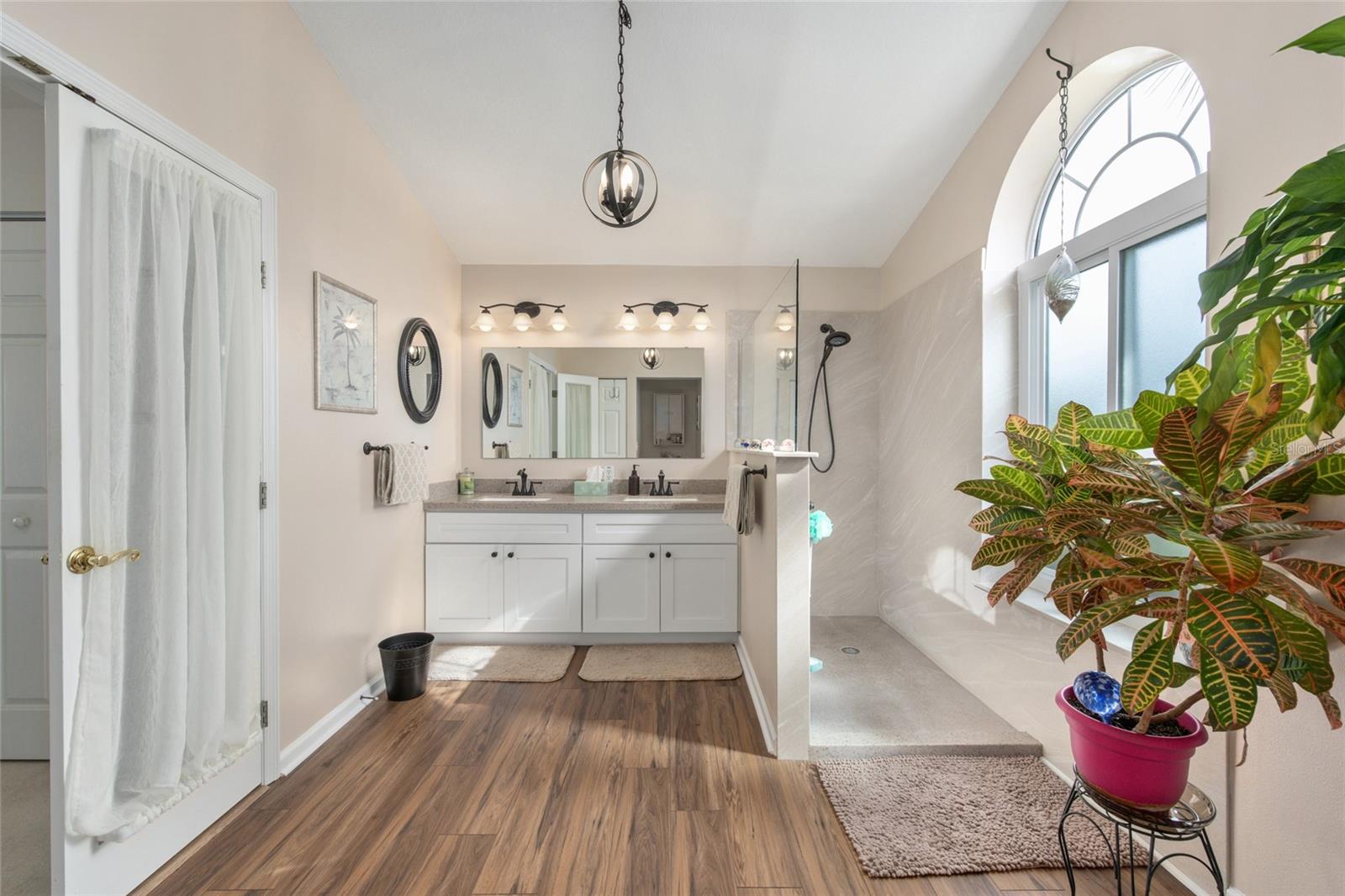 Image 18 of 46 For 2027 50th Circle