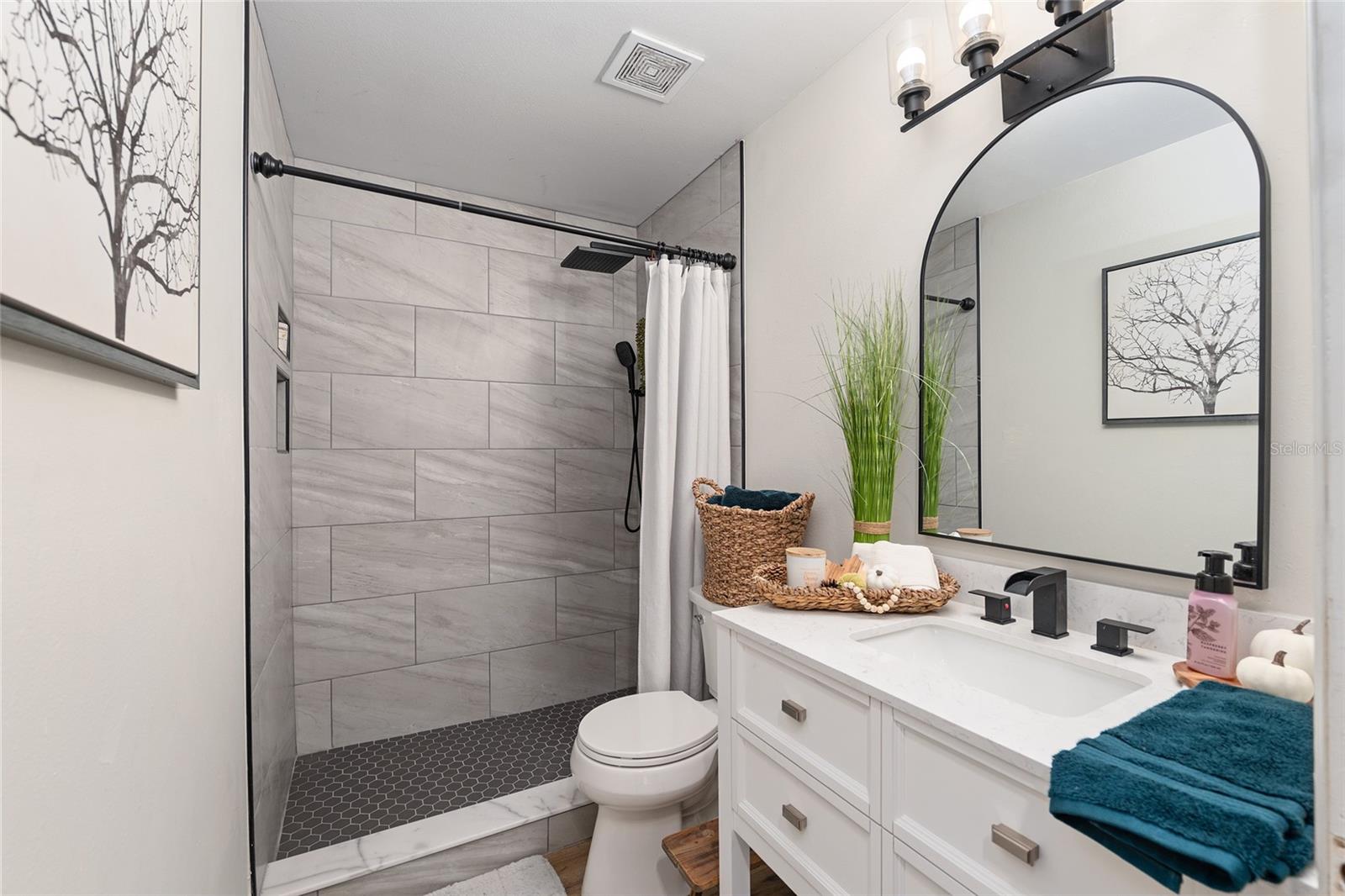 Image 22 of 41 For 5300 102nd Place