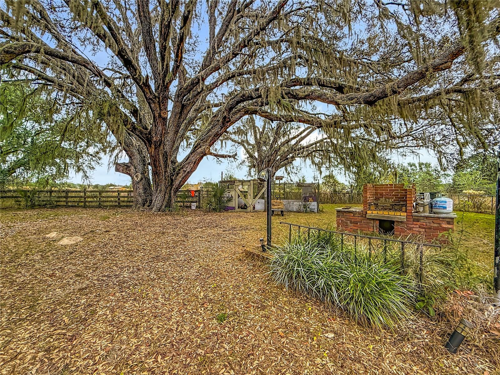 Image 23 of 50 For 12521 Highway 484