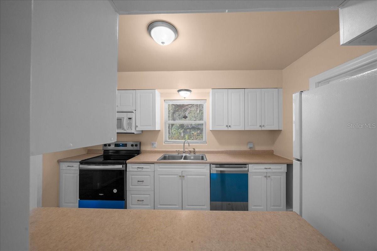 Image 16 of 45 For 2810 Lake Weir Avenue