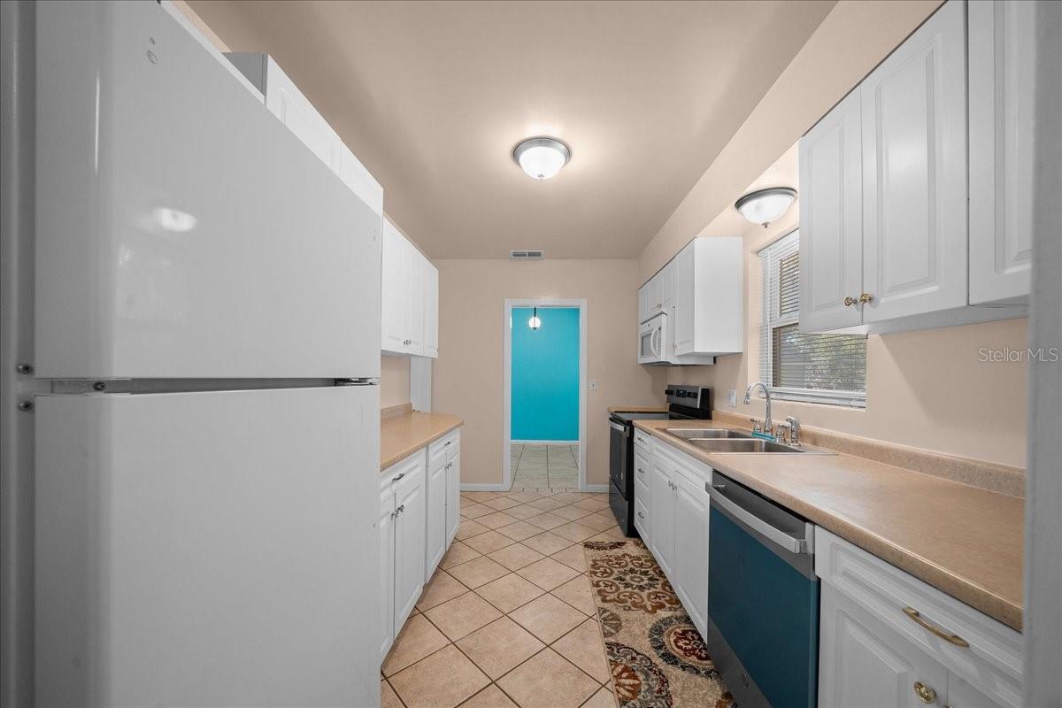 Image 18 of 45 For 2810 Lake Weir Avenue