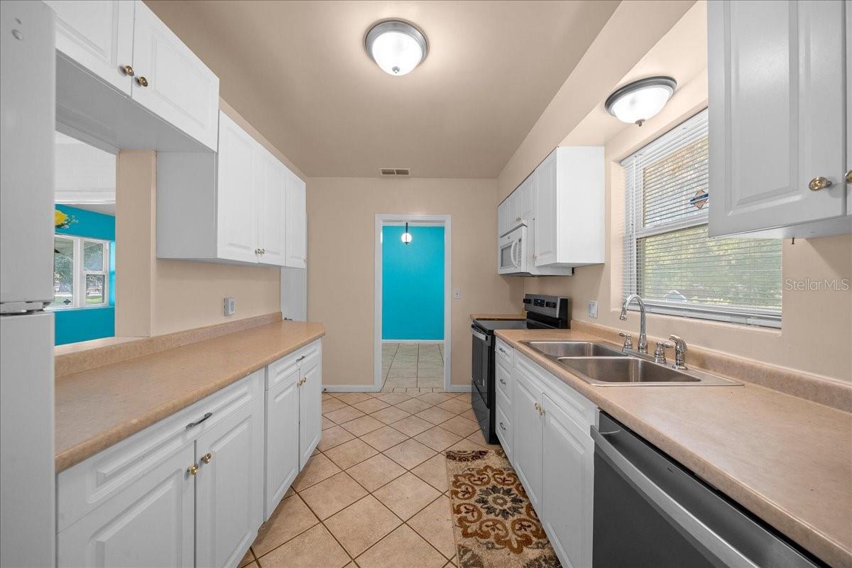 Image 19 of 45 For 2810 Lake Weir Avenue