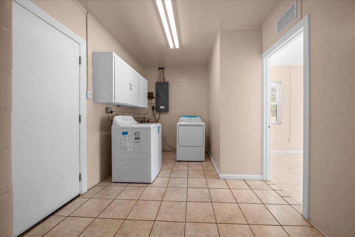 Image 37 of 45 For 2810 Lake Weir Avenue