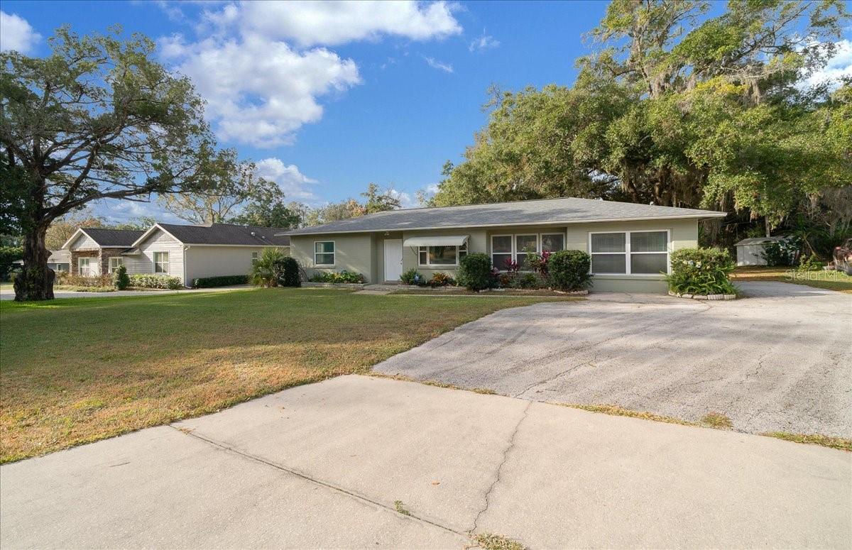 Image 4 of 45 For 2810 Lake Weir Avenue