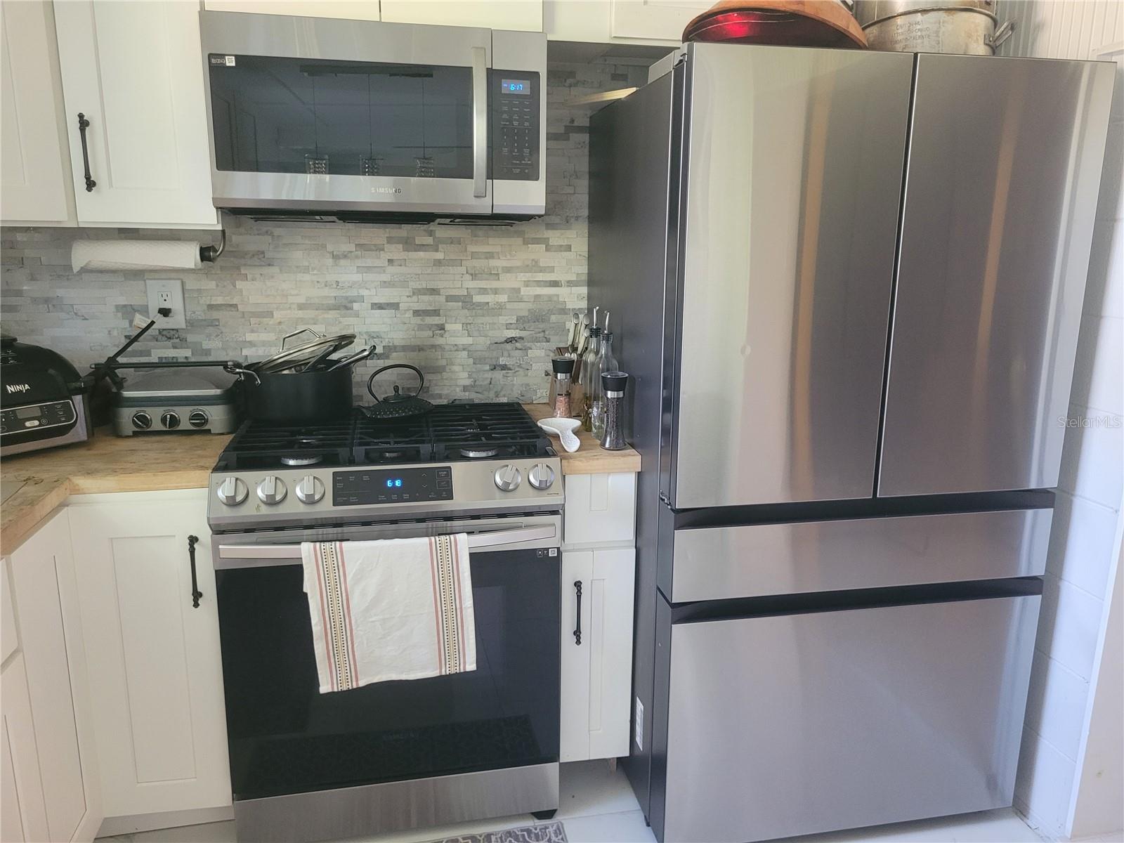 Image 12 of 39 For 821 Honey Way