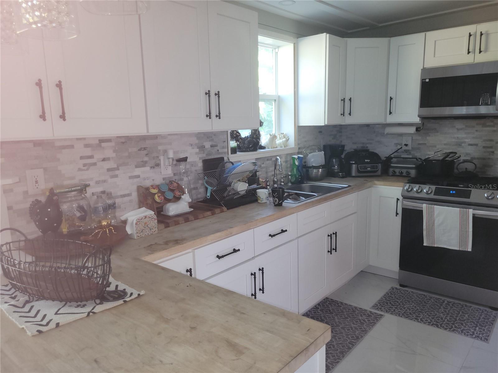 Image 14 of 39 For 821 Honey Way