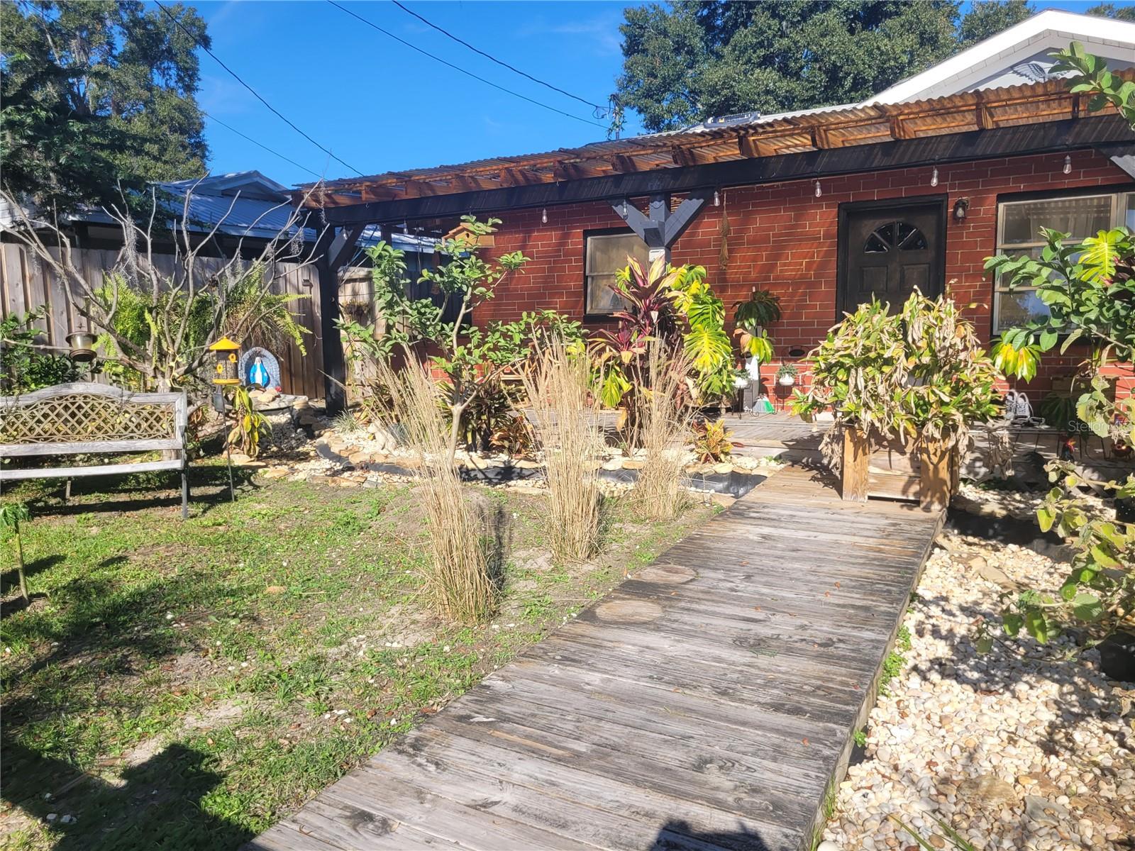 Image 3 of 39 For 821 Honey Way