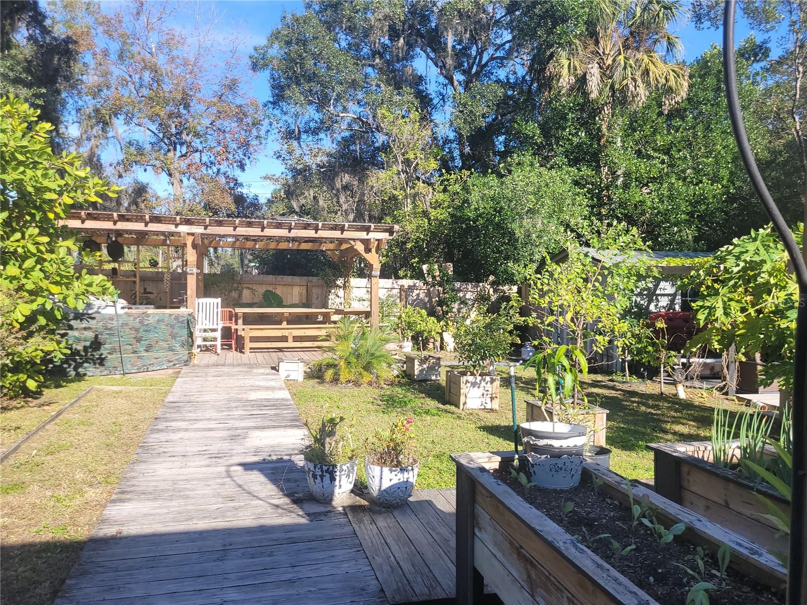 Image 31 of 39 For 821 Honey Way