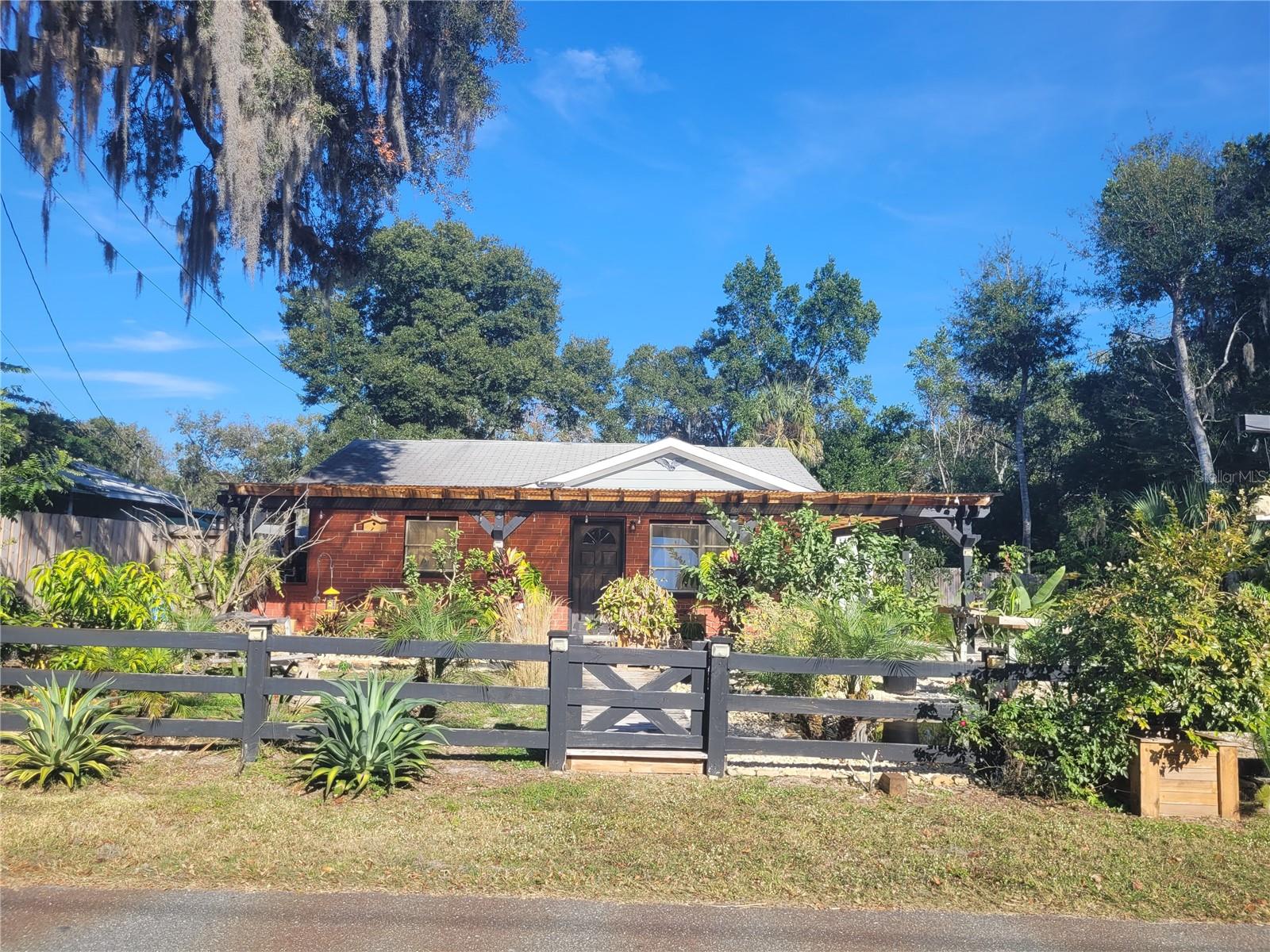 Image 5 of 39 For 821 Honey Way