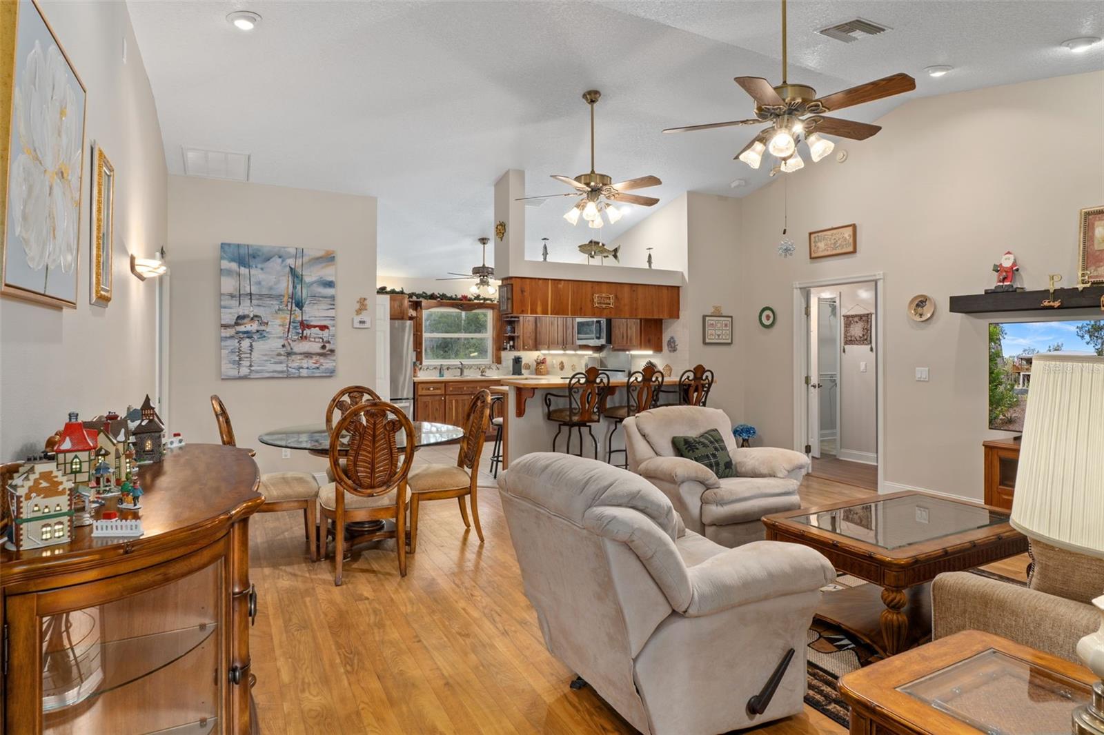 Listing photo id 16 for 11571 Clayton Drive