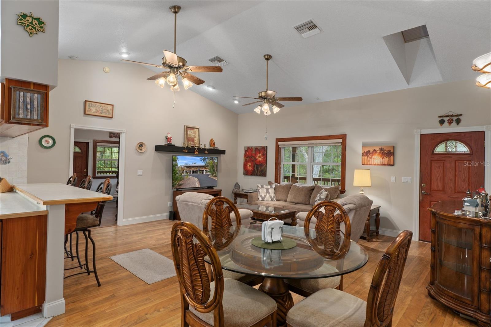 Listing photo id 1 for 11571 Clayton Drive