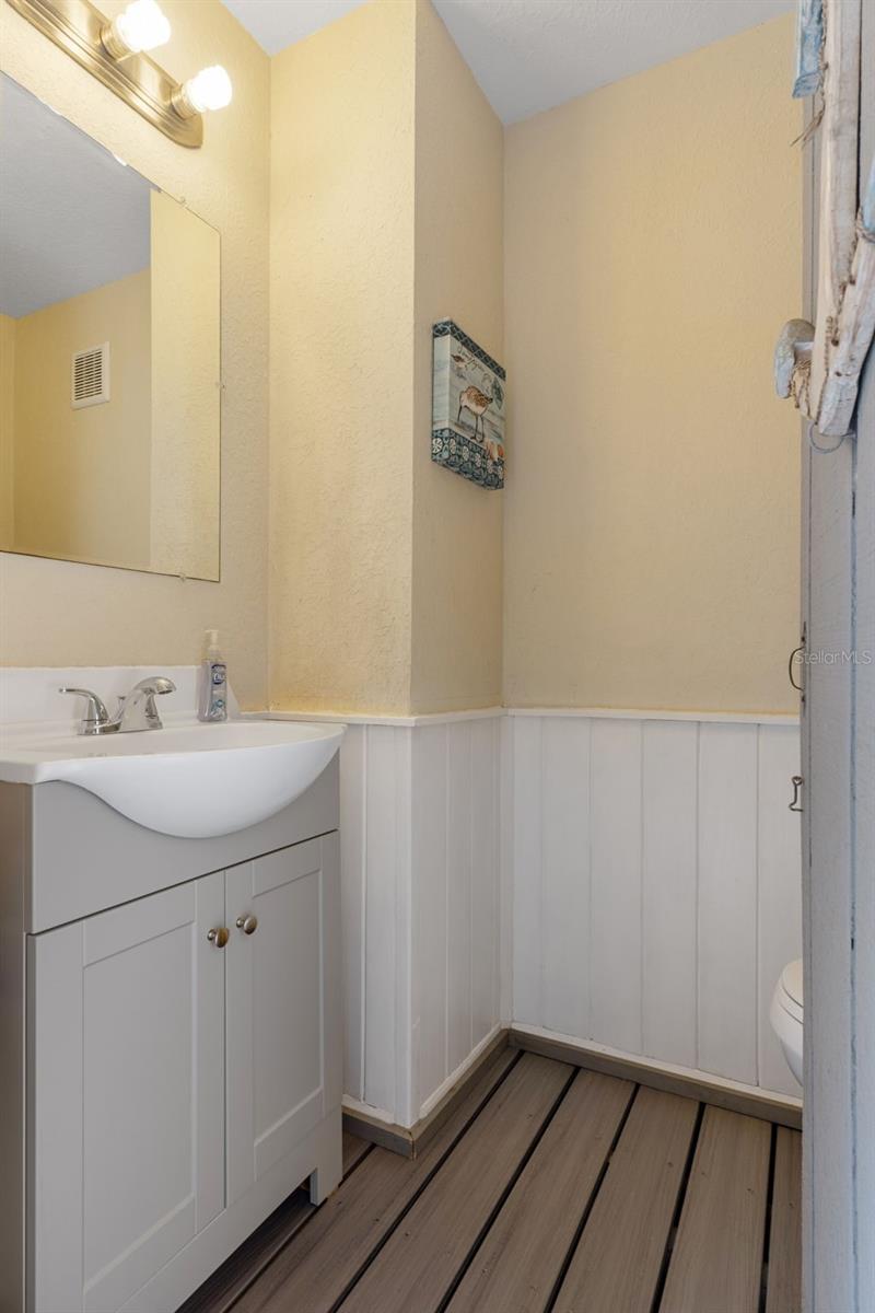 Listing photo id 35 for 11571 Clayton Drive