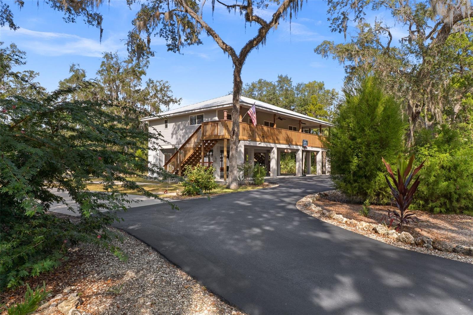 Listing photo id 7 for 11571 Clayton Drive