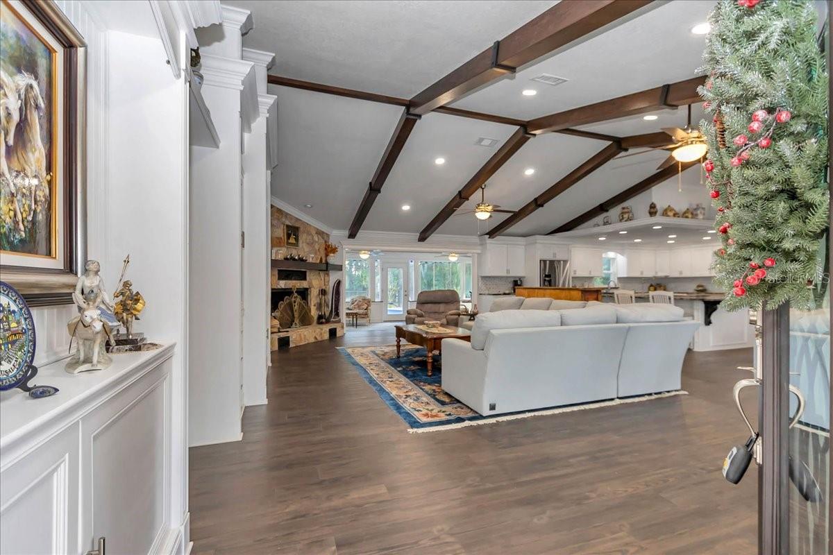 Image 14 of 84 For 223 Nesbitt Terrace