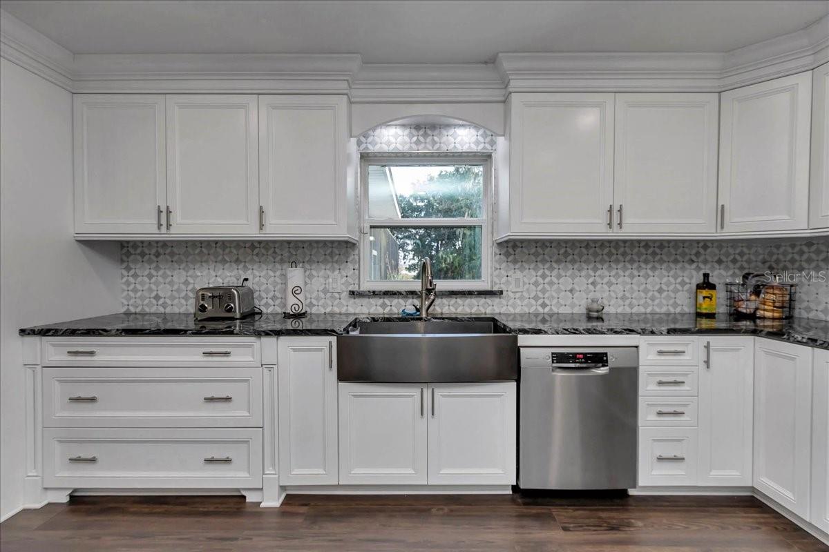 Image 17 of 84 For 223 Nesbitt Terrace