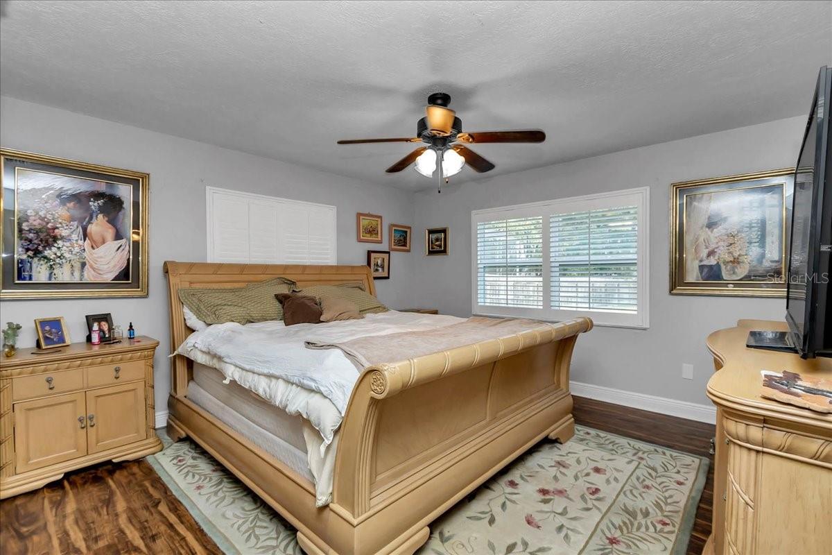 Image 33 of 84 For 223 Nesbitt Terrace