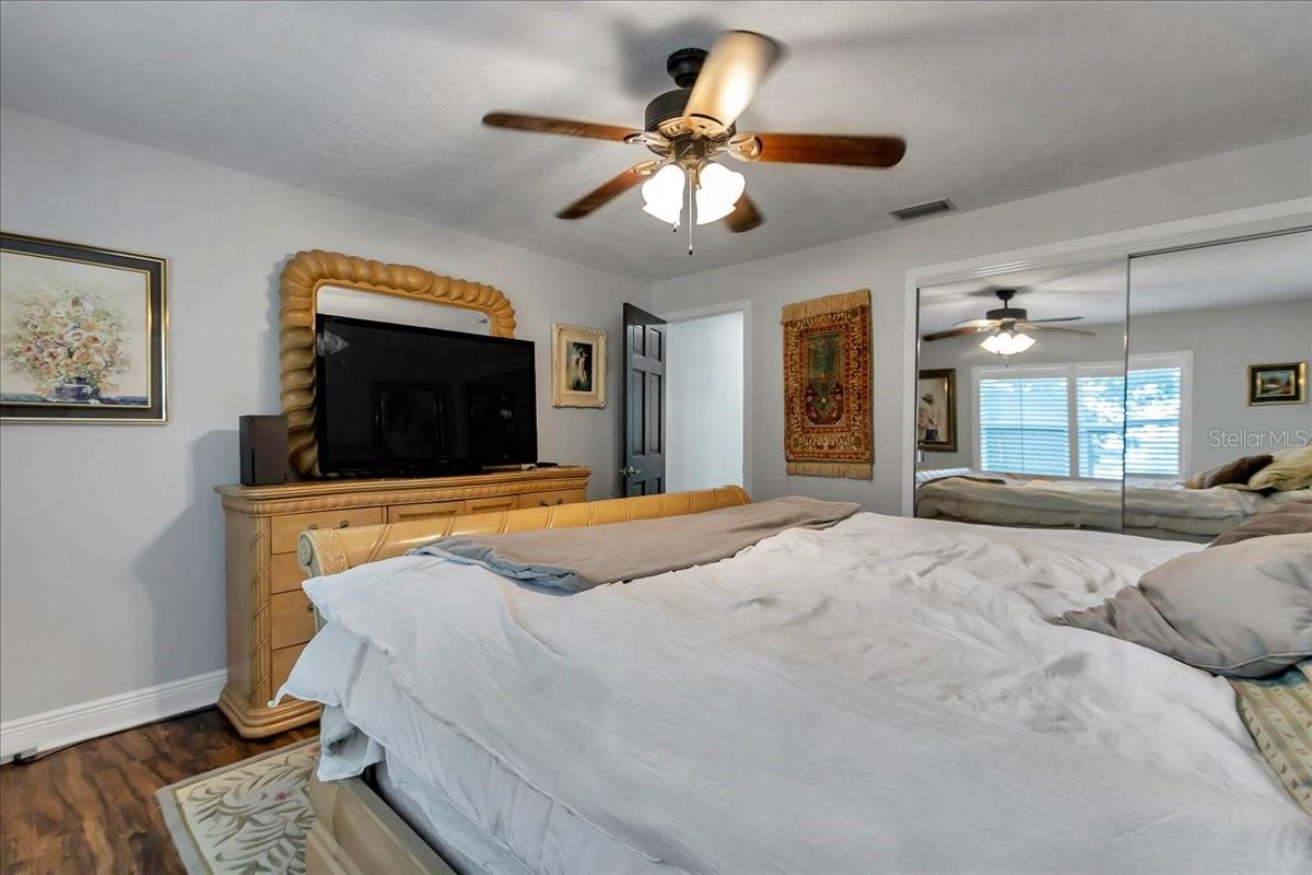 Image 34 of 84 For 223 Nesbitt Terrace