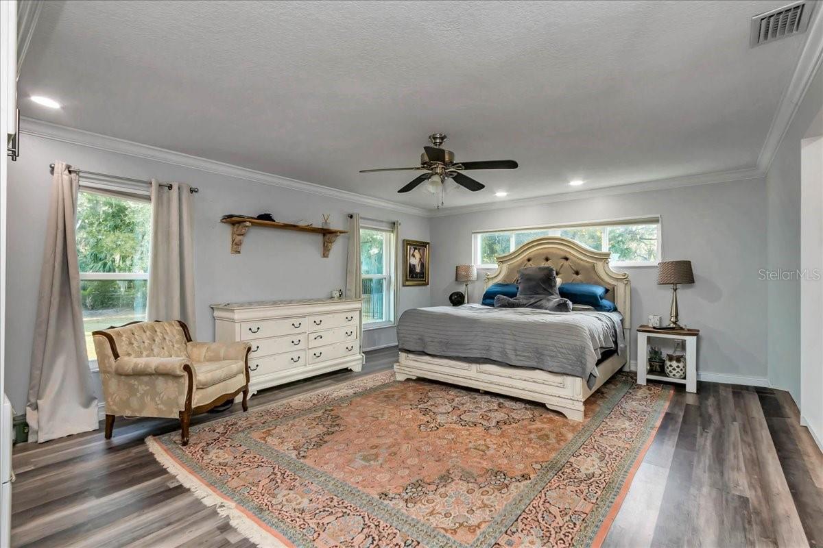 Image 37 of 84 For 223 Nesbitt Terrace