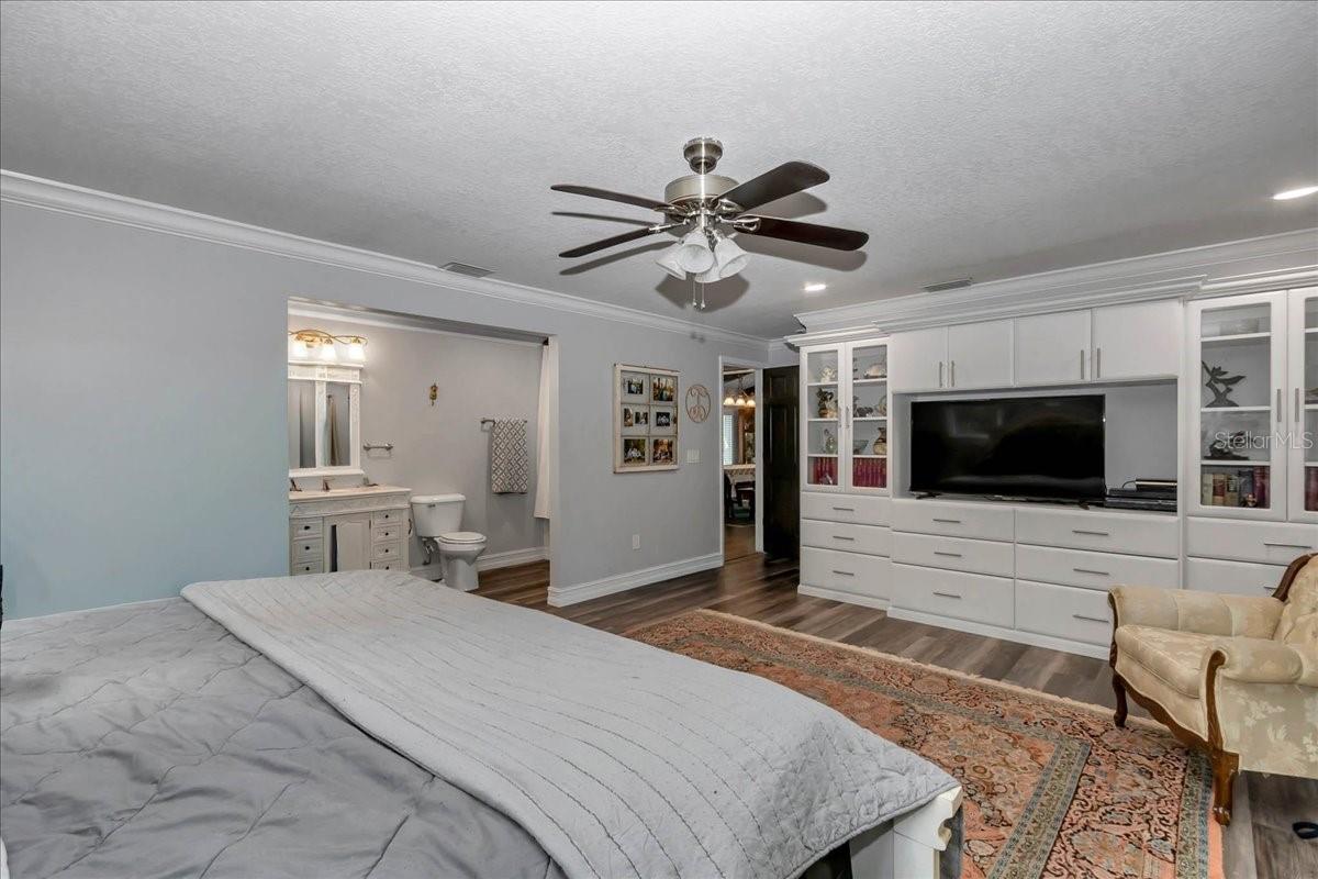 Image 38 of 84 For 223 Nesbitt Terrace