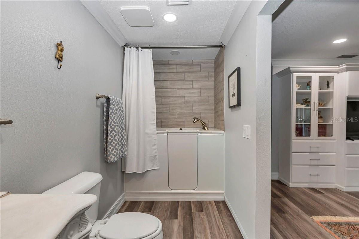 Image 40 of 84 For 223 Nesbitt Terrace