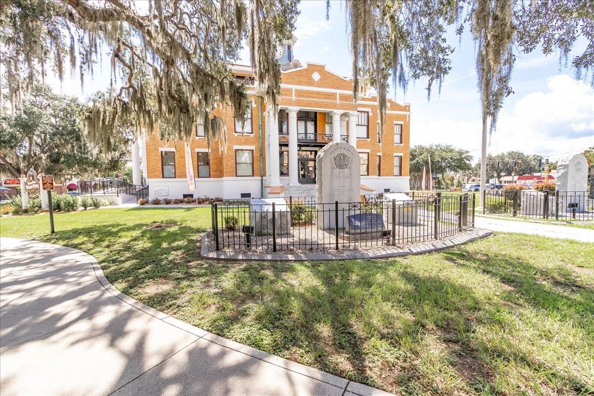 Image 67 of 84 For 223 Nesbitt Terrace