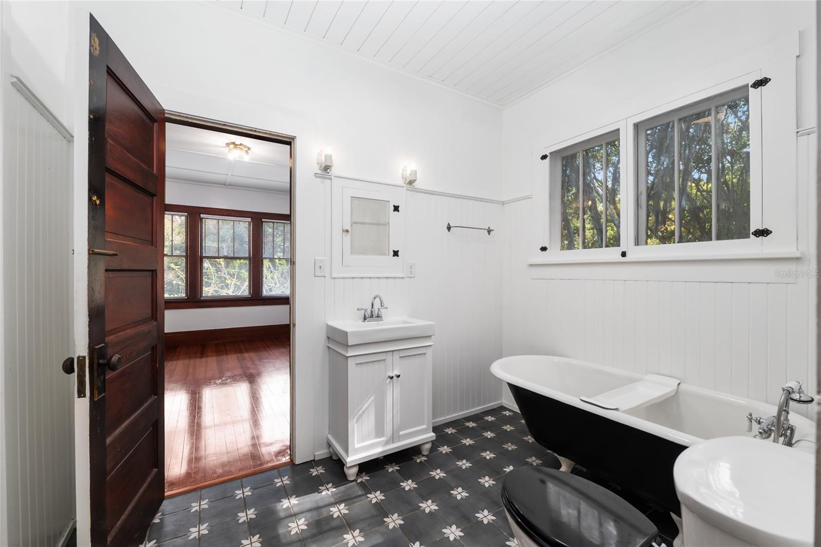 Image 35 of 100 For 15670 Highway 25