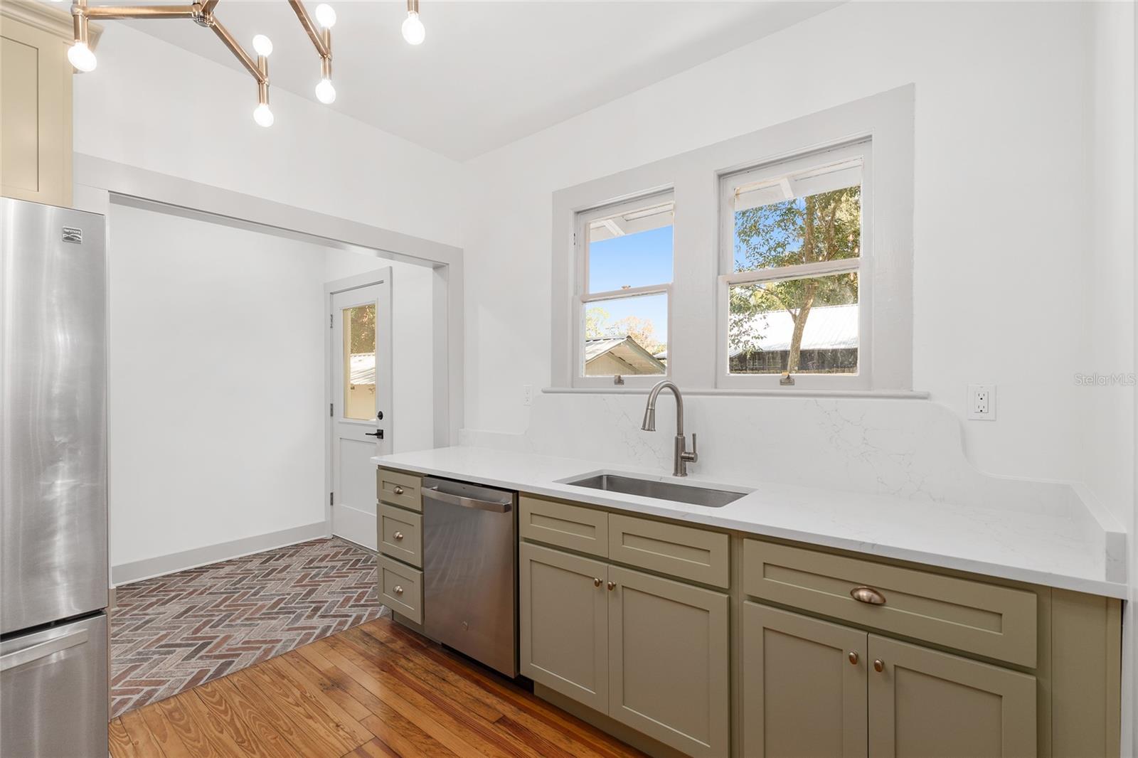 Image 20 of 64 For 613 10th Street