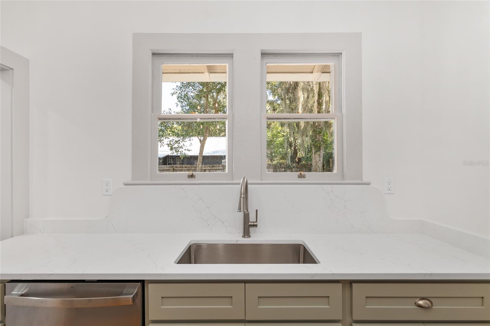 Image 21 of 64 For 613 10th Street