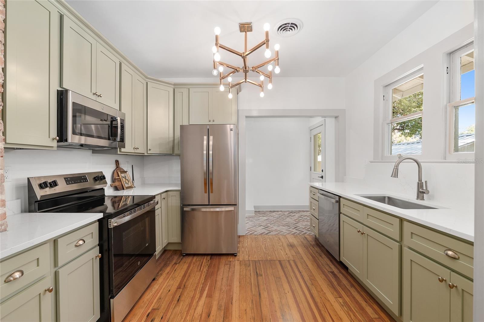 Image 5 of 64 For 613 10th Street