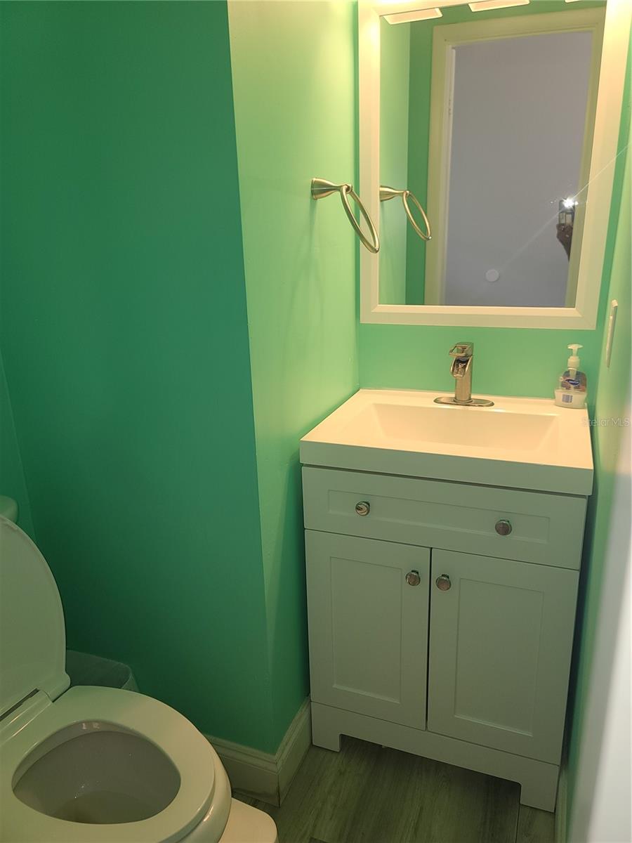 Image 19 of 53 For 11001 Sunset Harbor Rd  C27