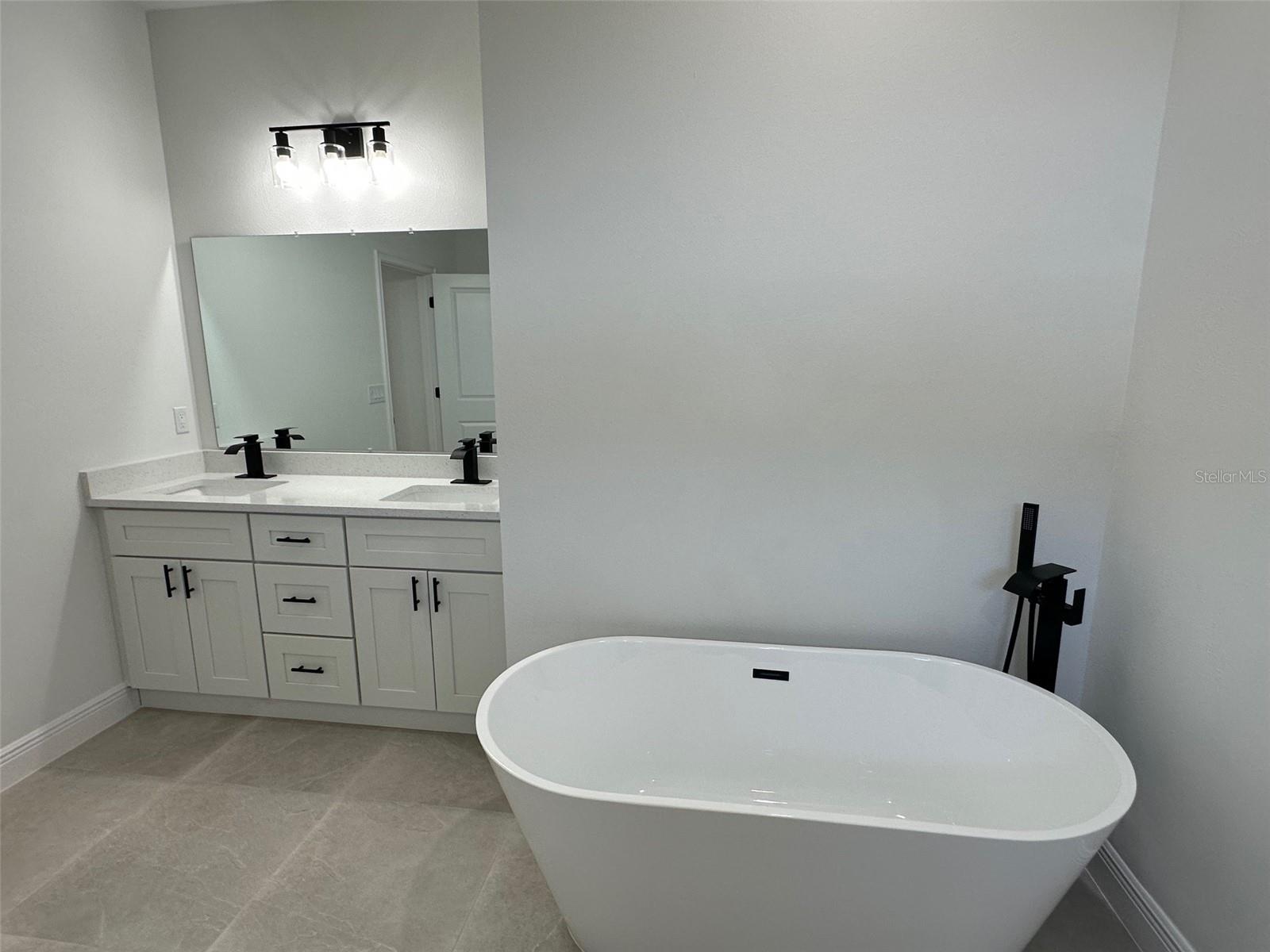 Image 18 of 36 For 2498 Magenta Drive