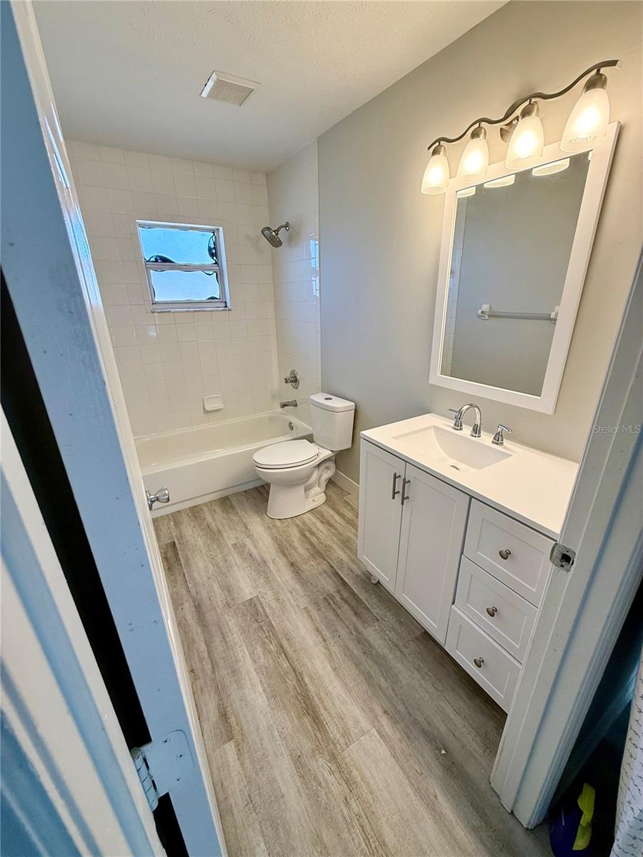 Image 7 of 11 For 8 Pecan Course Circle