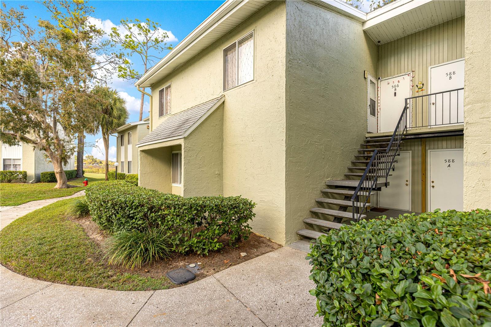 Image 4 of 53 For 586 Fairways Circle A