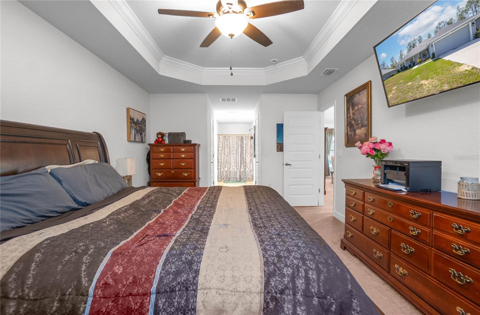 Listing photo id 16 for 2180 Kenmore Drive