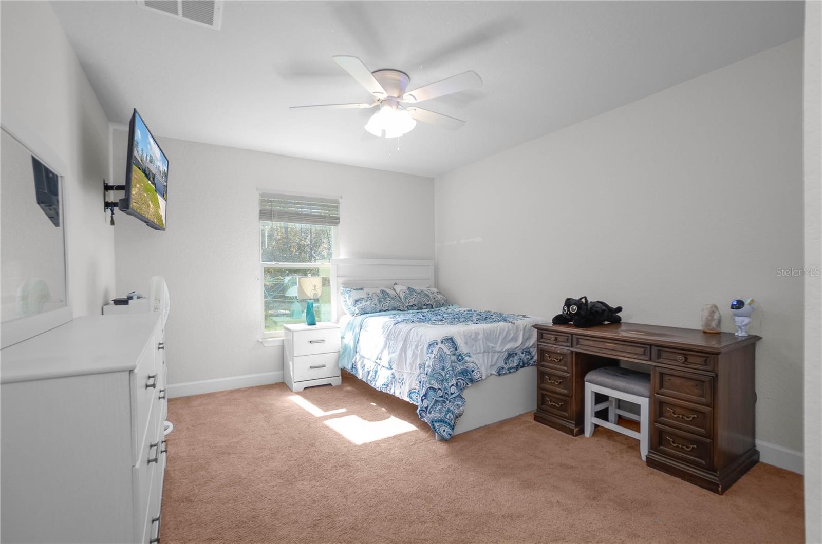 Listing photo id 19 for 2180 Kenmore Drive