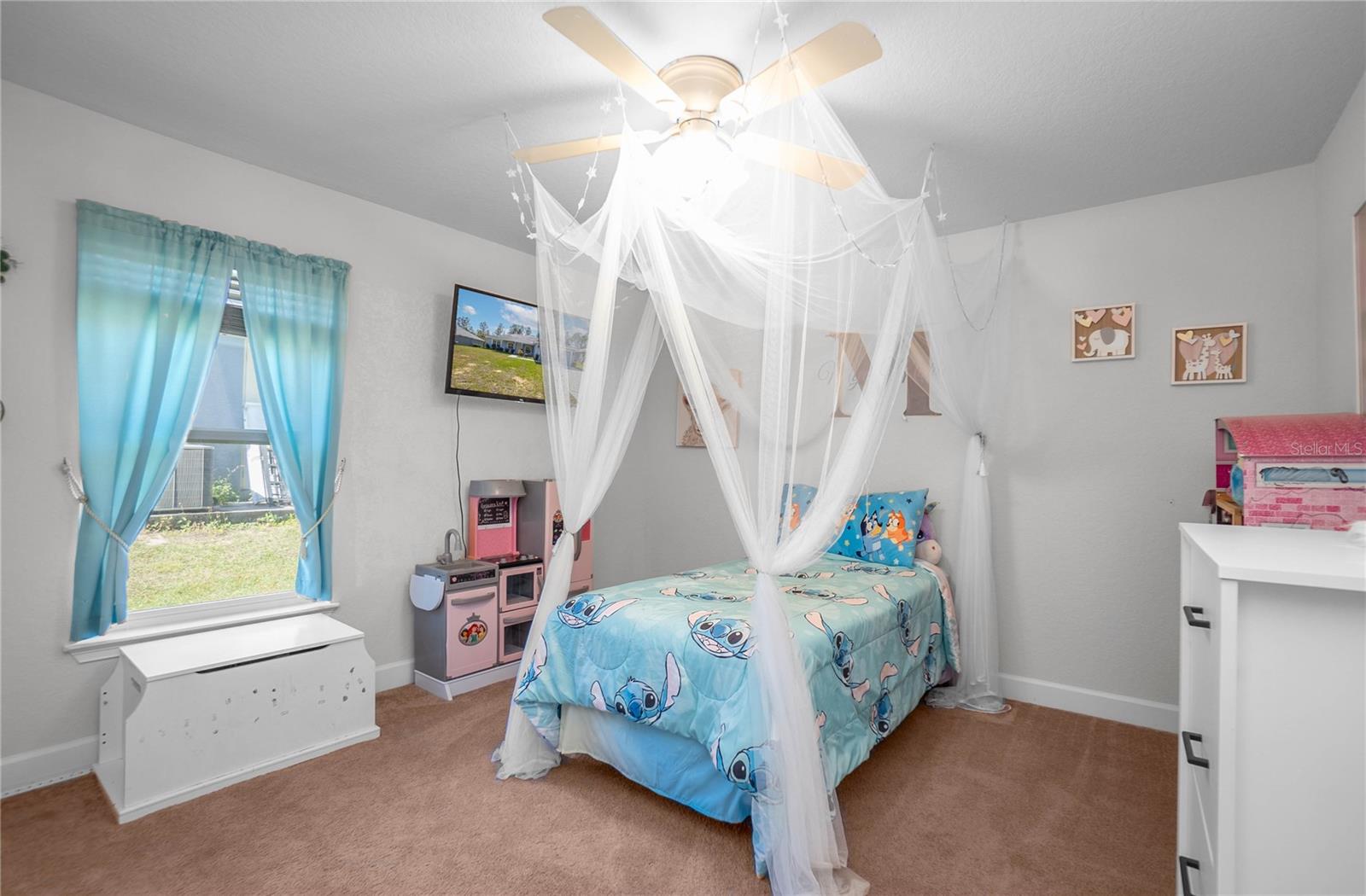 Listing photo id 22 for 2180 Kenmore Drive