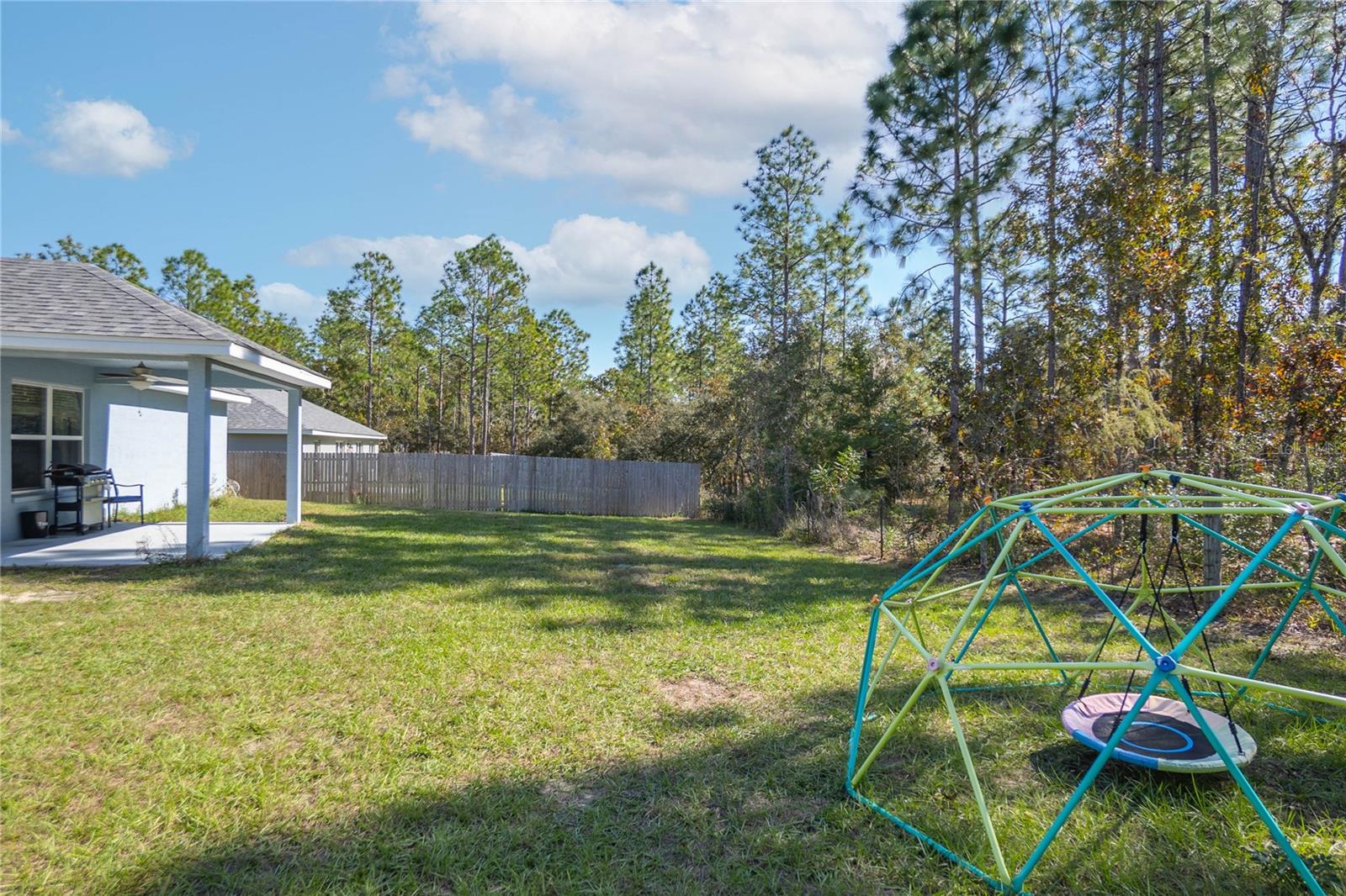 Listing photo id 26 for 2180 Kenmore Drive