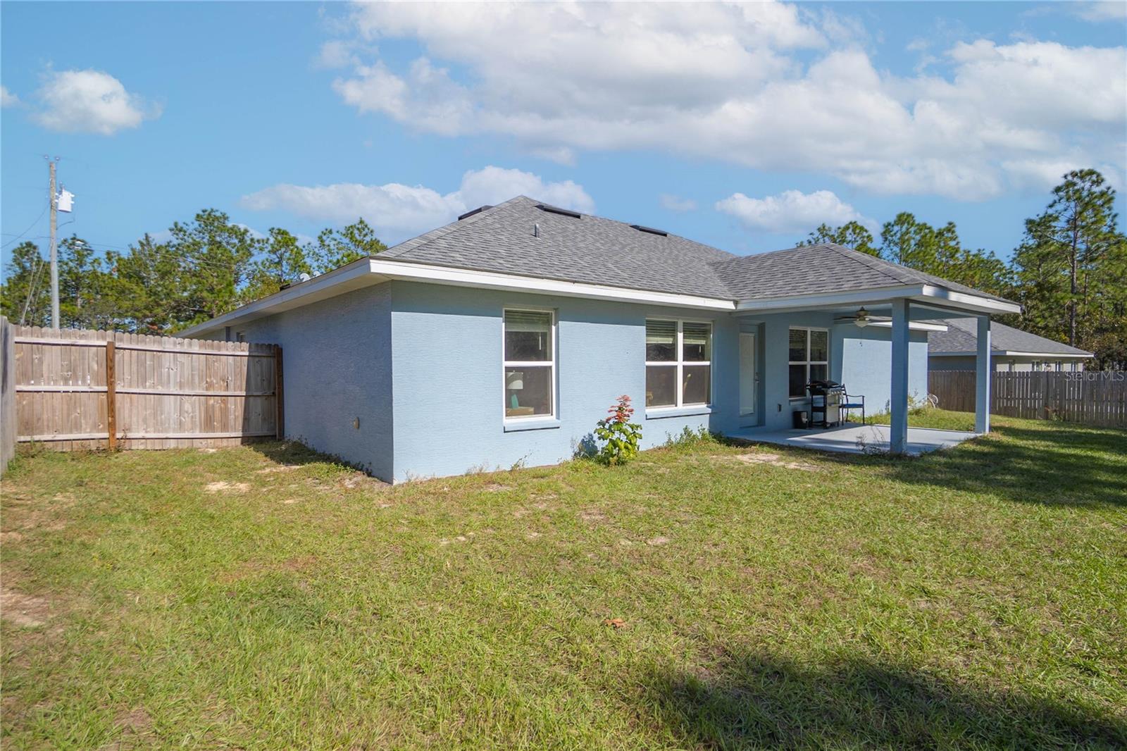 Listing photo id 27 for 2180 Kenmore Drive