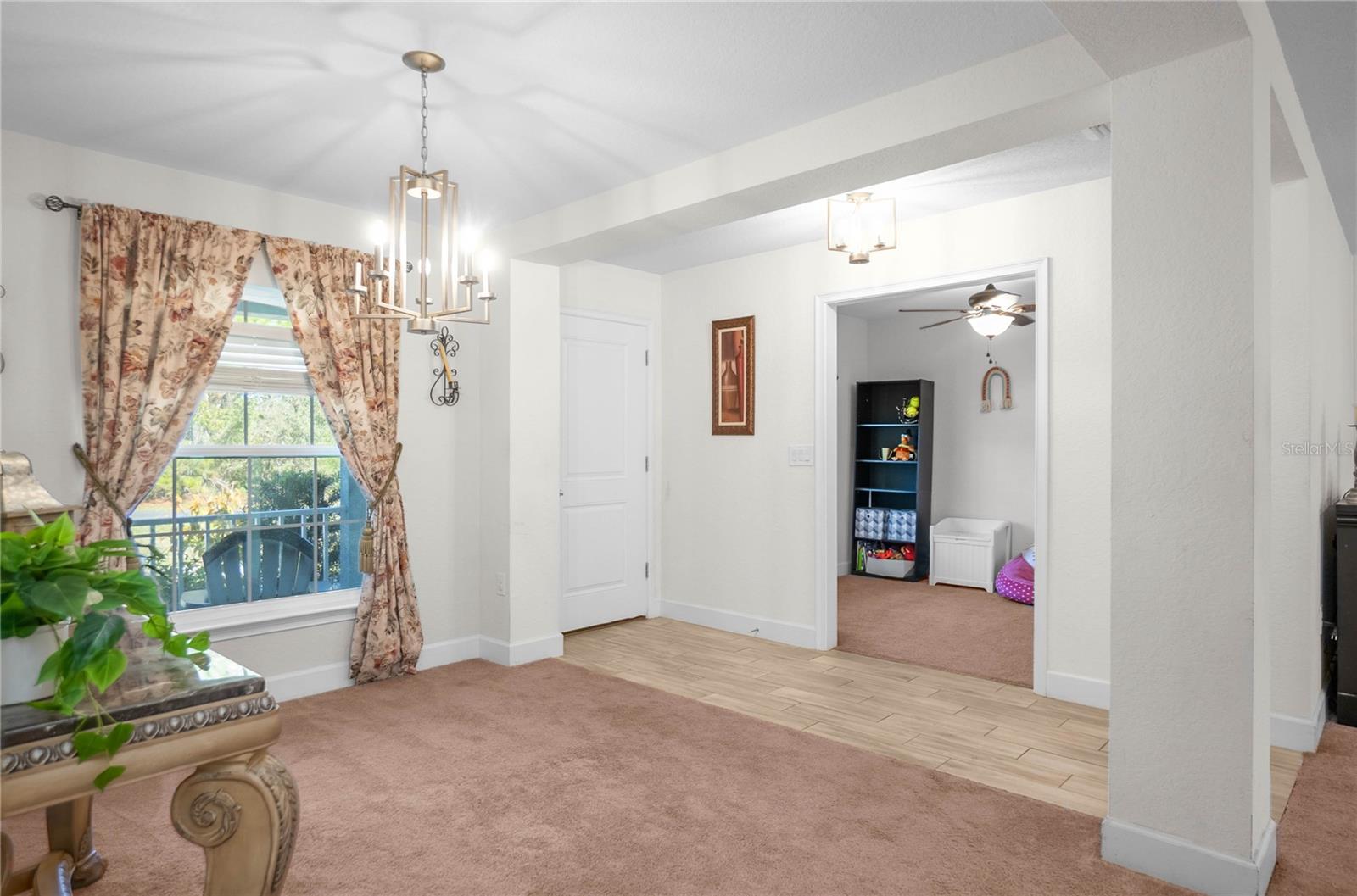 Listing photo id 4 for 2180 Kenmore Drive