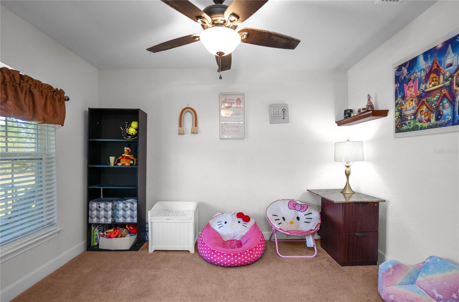 Listing photo id 5 for 2180 Kenmore Drive