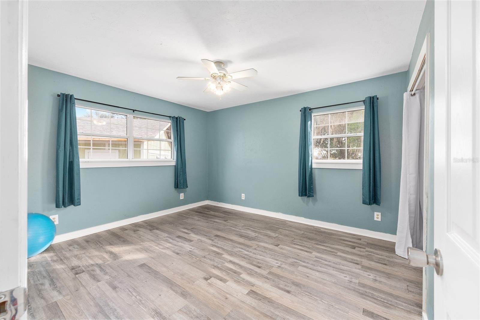 Image 16 of 70 For 13590 120th Street