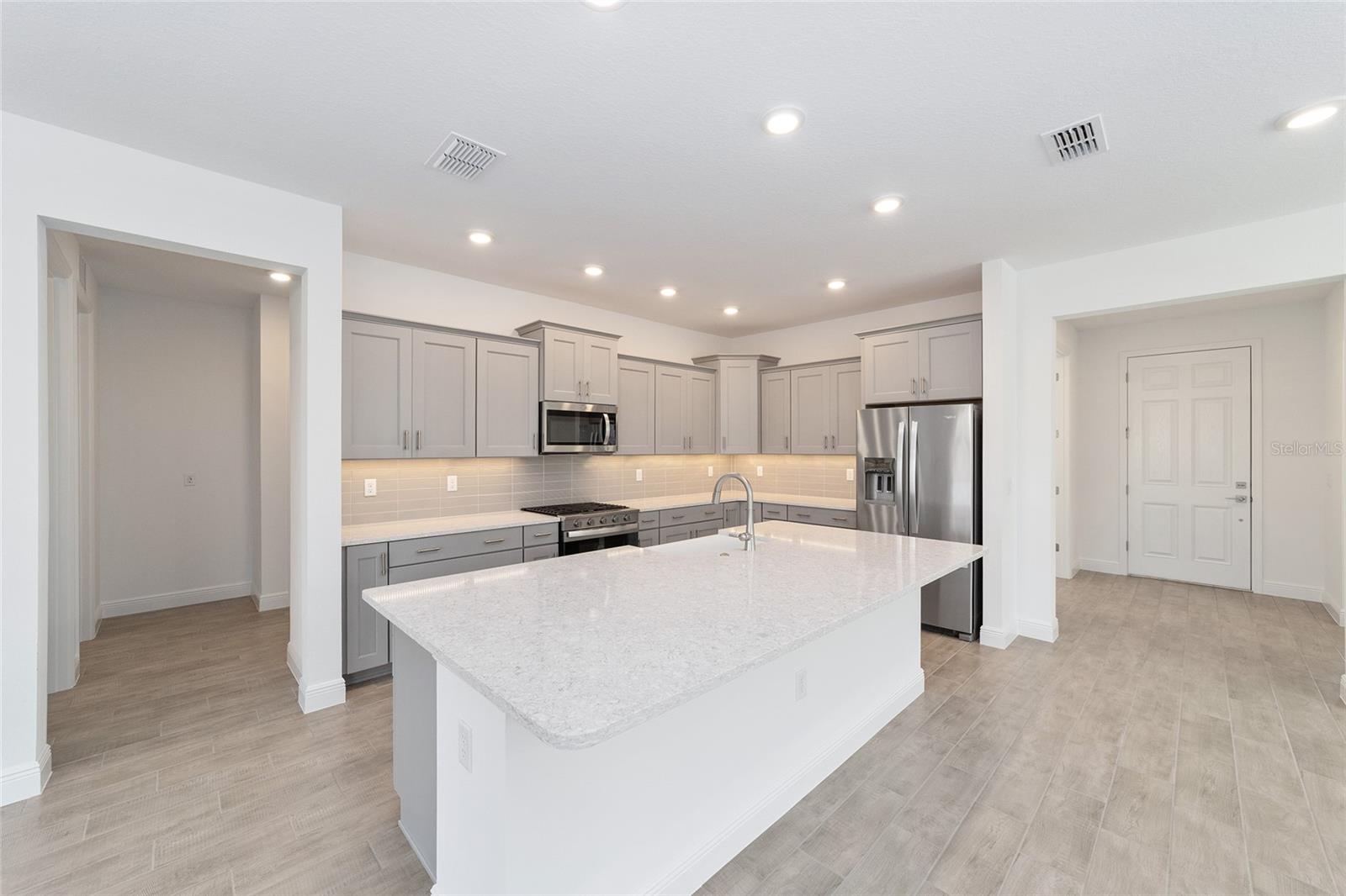 Image 18 of 42 For 10019 106th Circle