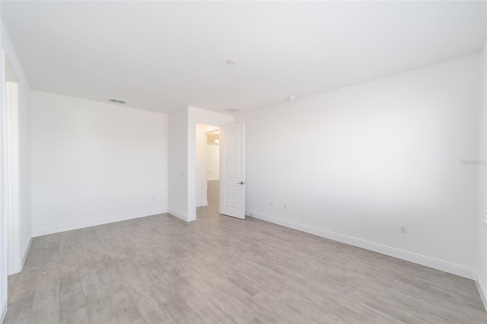 Image 25 of 42 For 10019 106th Circle