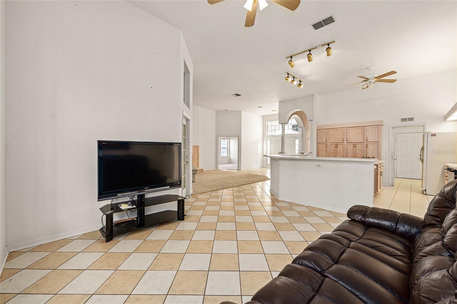 Image 22 of 66 For 11621 72nd Circle