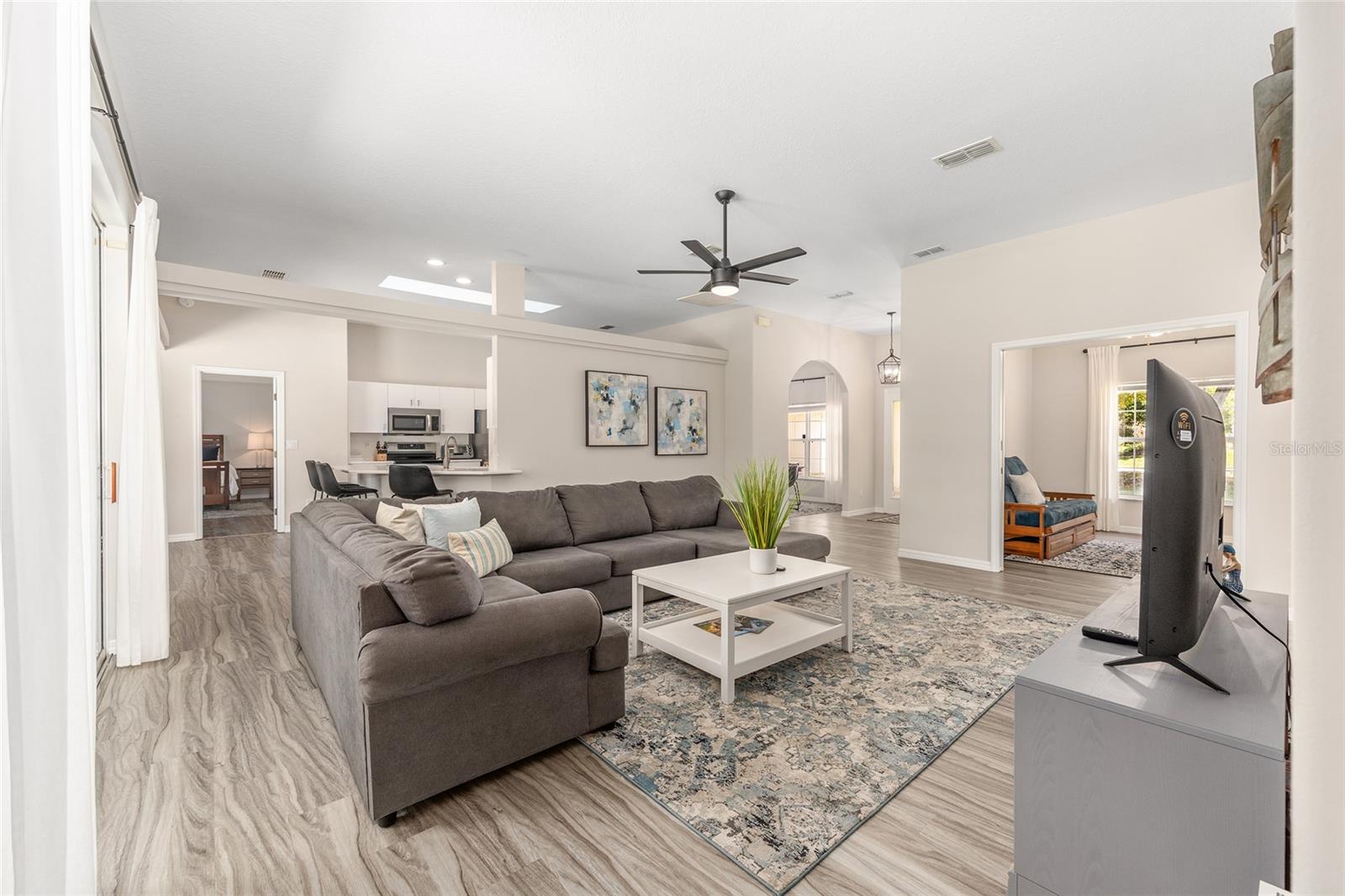 Image 14 of 73 For 5248 82nd Court