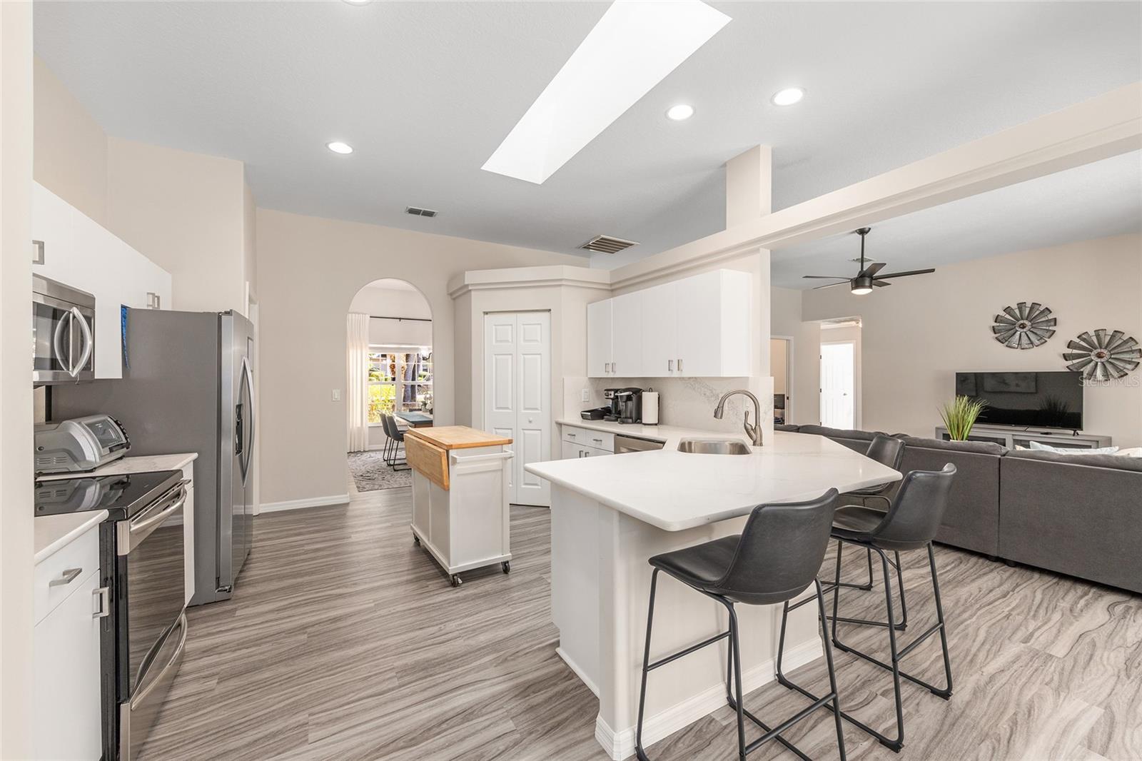 Image 16 of 73 For 5248 82nd Court