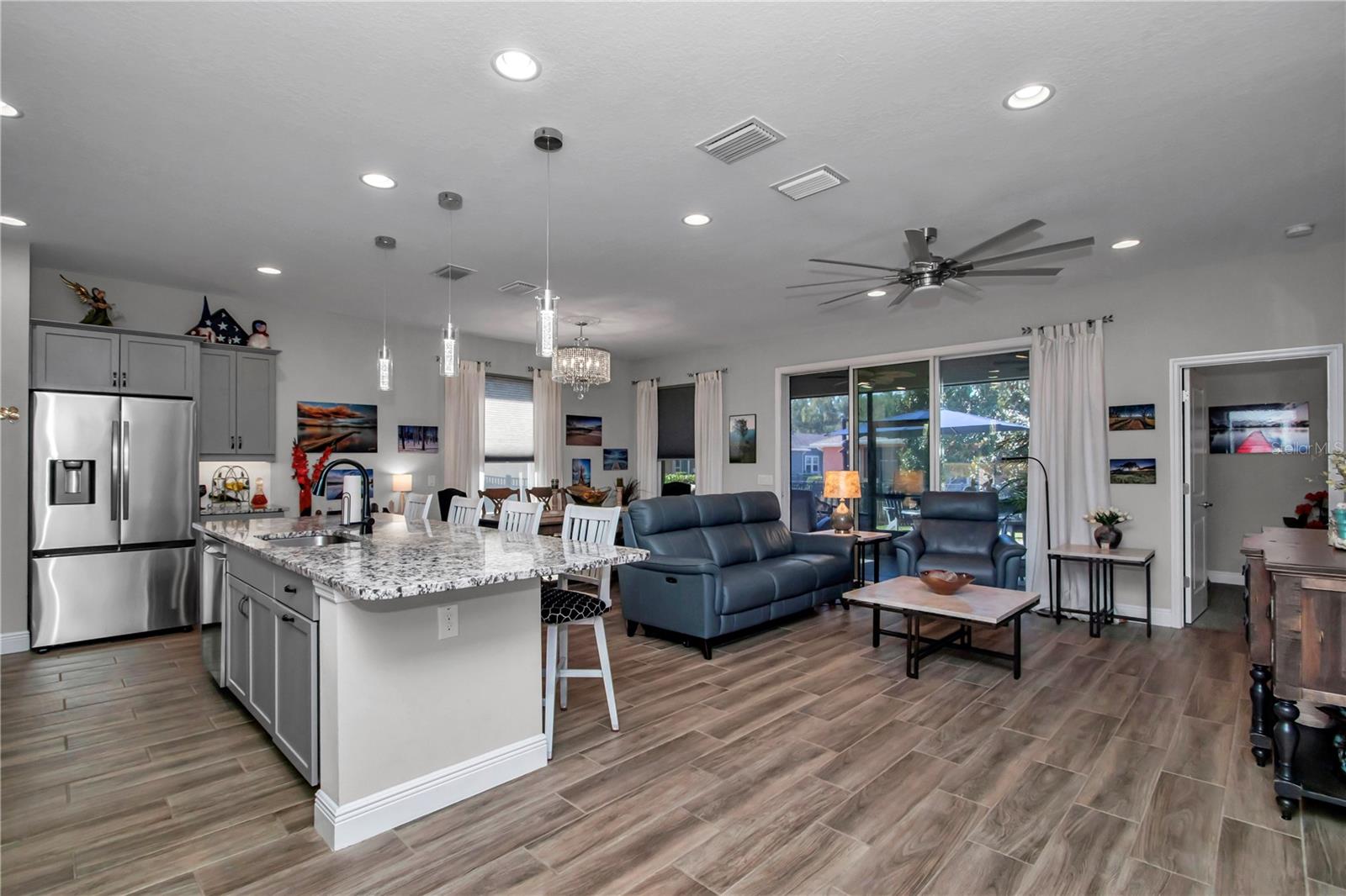 Listing photo id 3 for 3508 55th Court