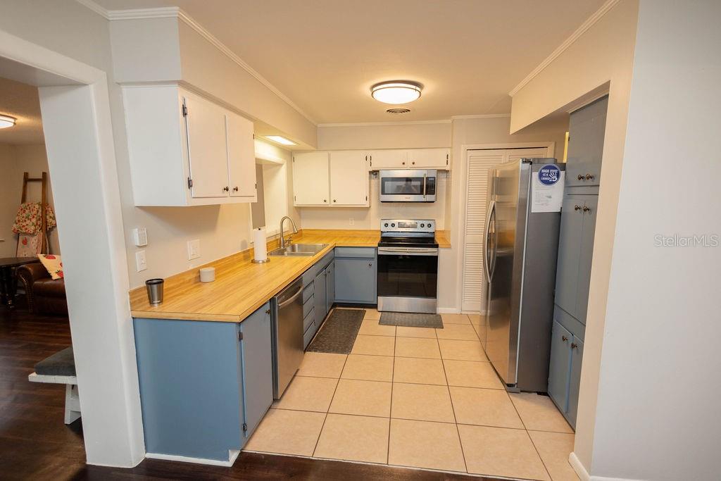 Image 14 of 28 For 432 Theresa Court