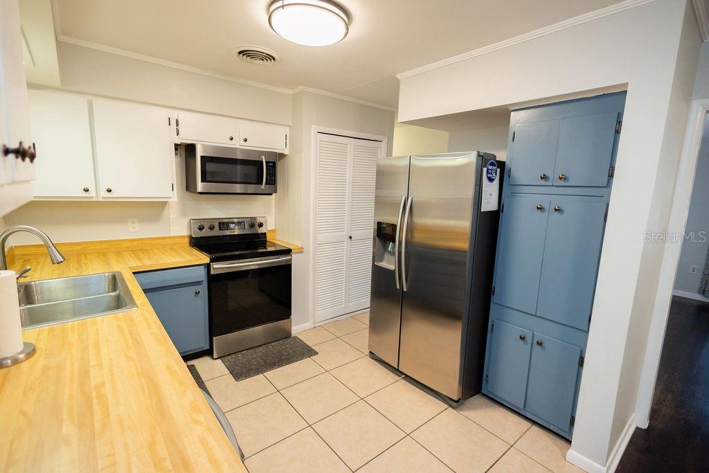 Image 16 of 28 For 432 Theresa Court