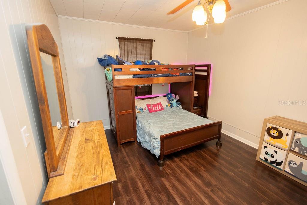 Image 17 of 28 For 432 Theresa Court